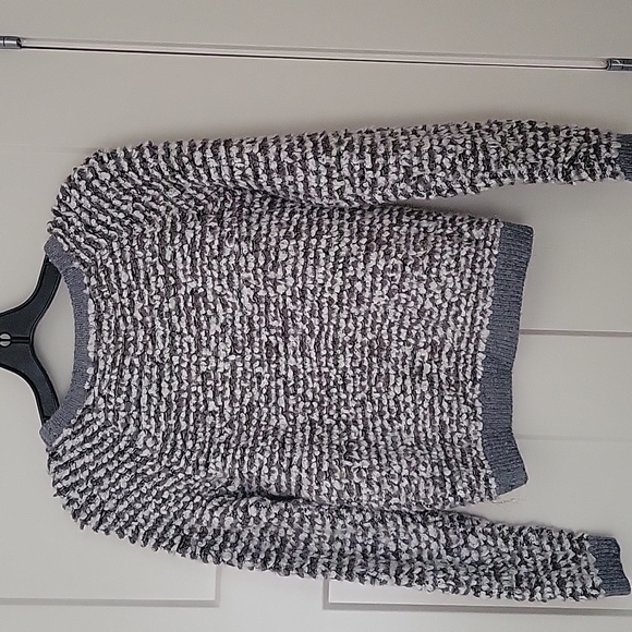 Closet clean out - Picture 2 of 4